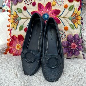 Cute Bernardo navy leather flats Size 7.5 like new